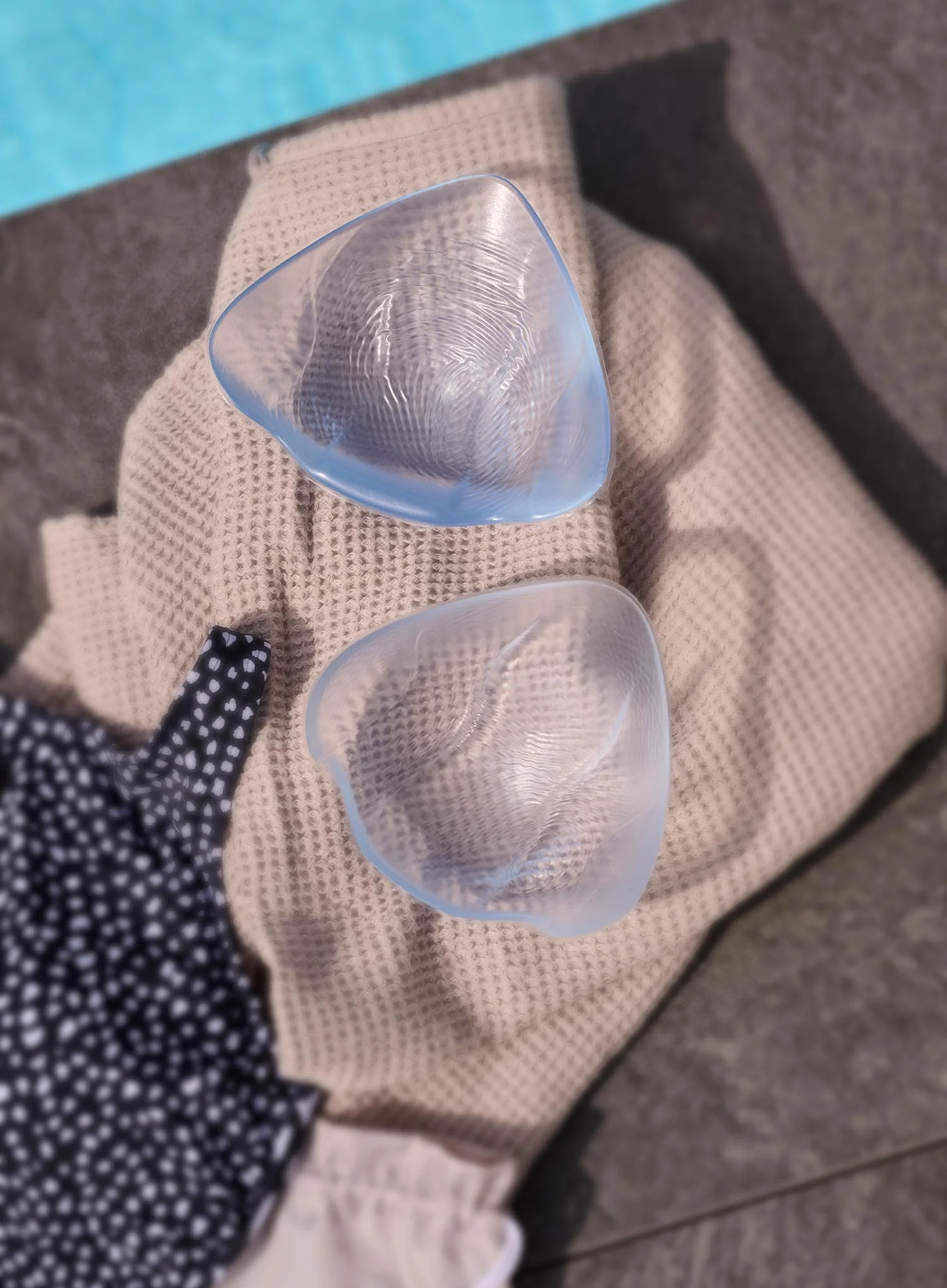 Amoena: Aqua Wave Swim Prosthesis Clear - Image 3