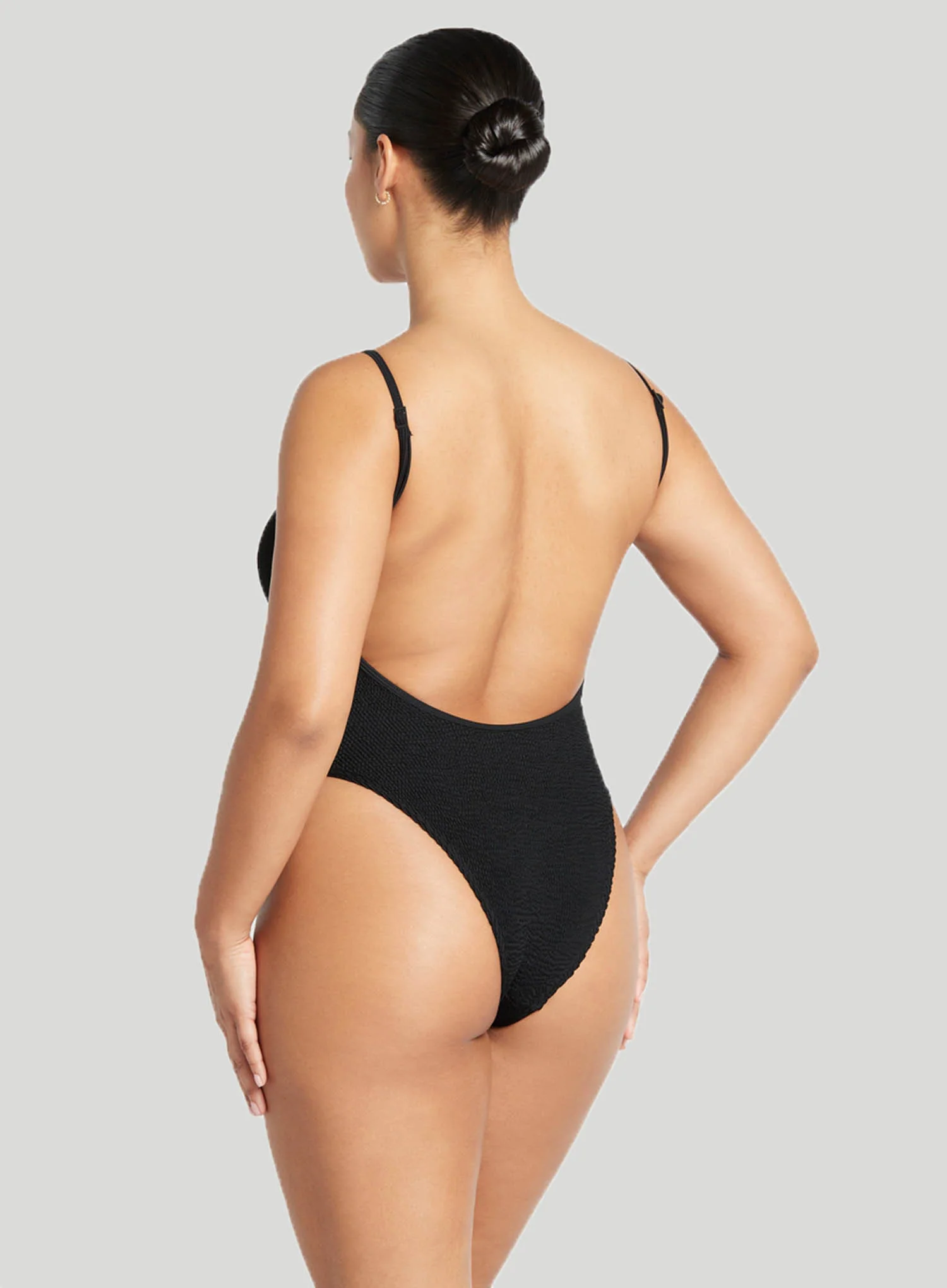 Bond Eye: Low Palace One Piece Black - Image 3