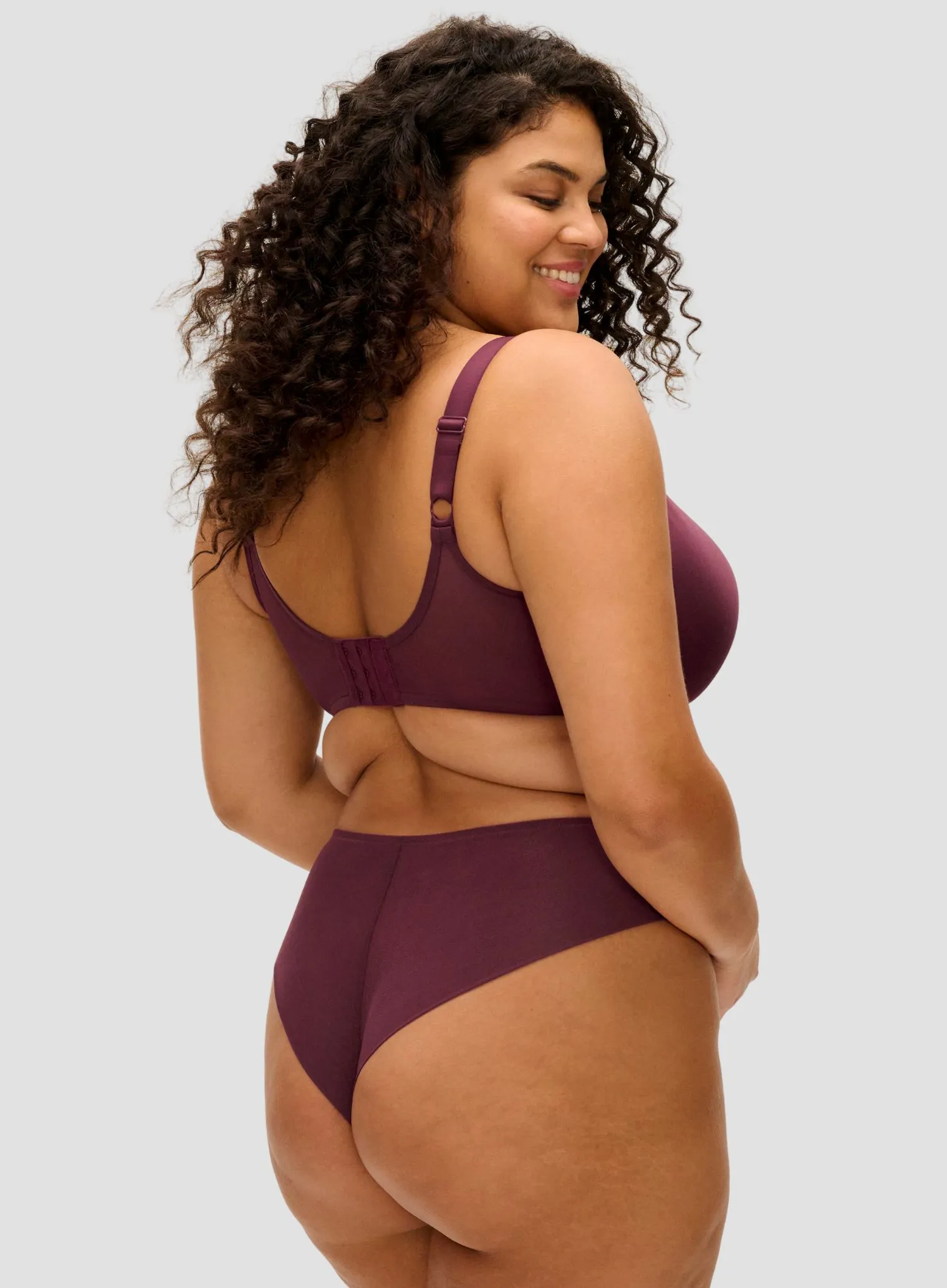 Elomi: Elomi Smooth Moulded Non Padded Bra Fig - Image 3