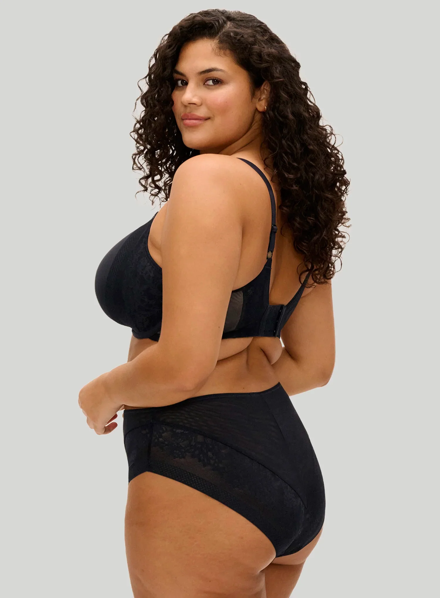 Elomi: Nerina Bandless Spacer Moulded Bra Black - Image 2
