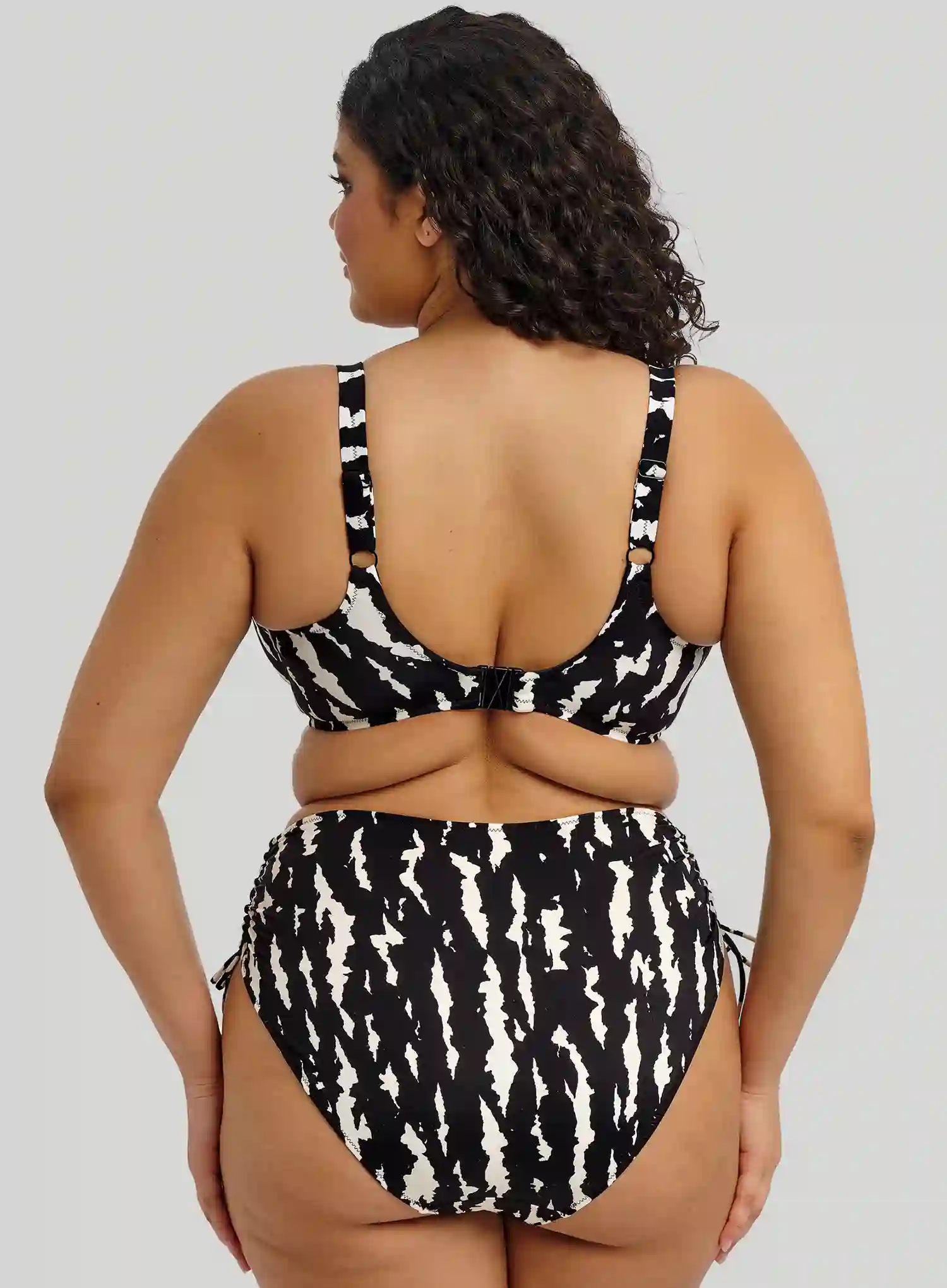 Elomi Swim: Echo Shell Underwired Plunge Bikini Top Black - Image 3