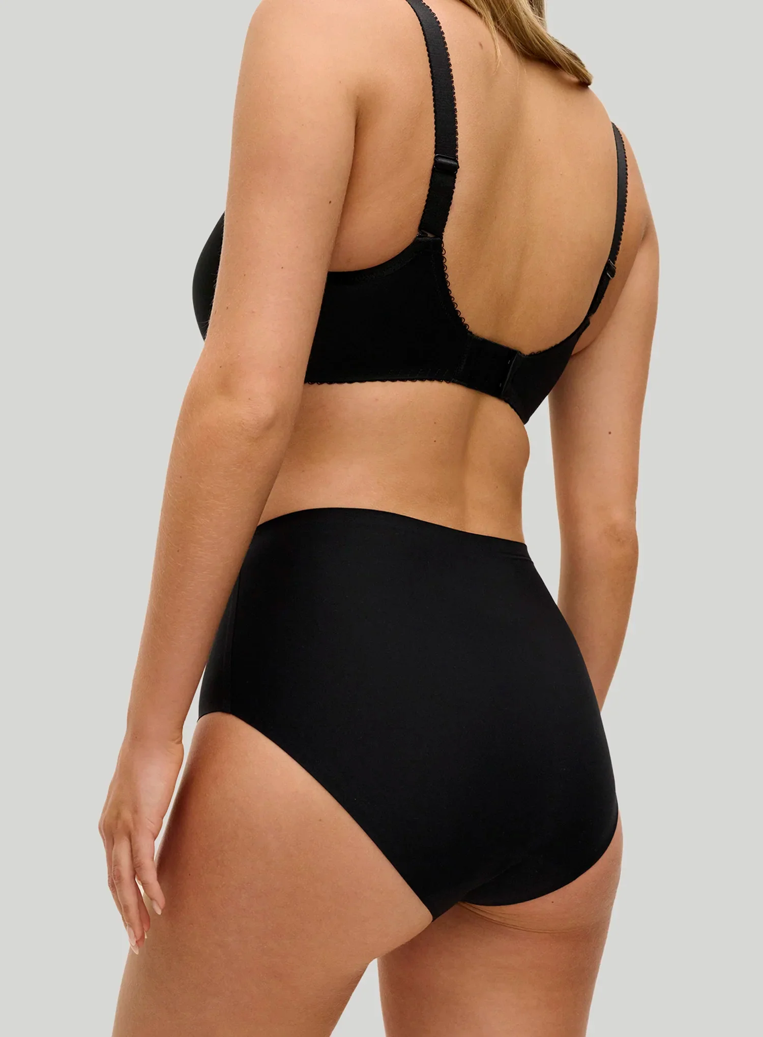 Fantasie: Rebecca Essentials Underwired Moulded Spacer Bra Black - Image 3