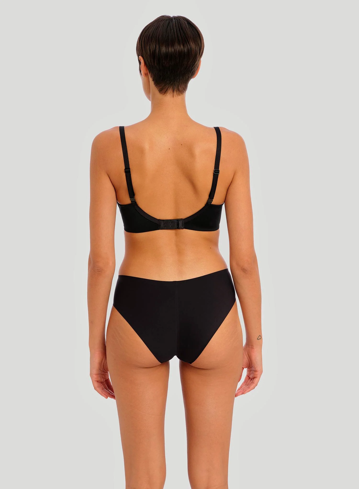Freya: Undetected Underwired Moulded T Shirt Bra Black - Image 3