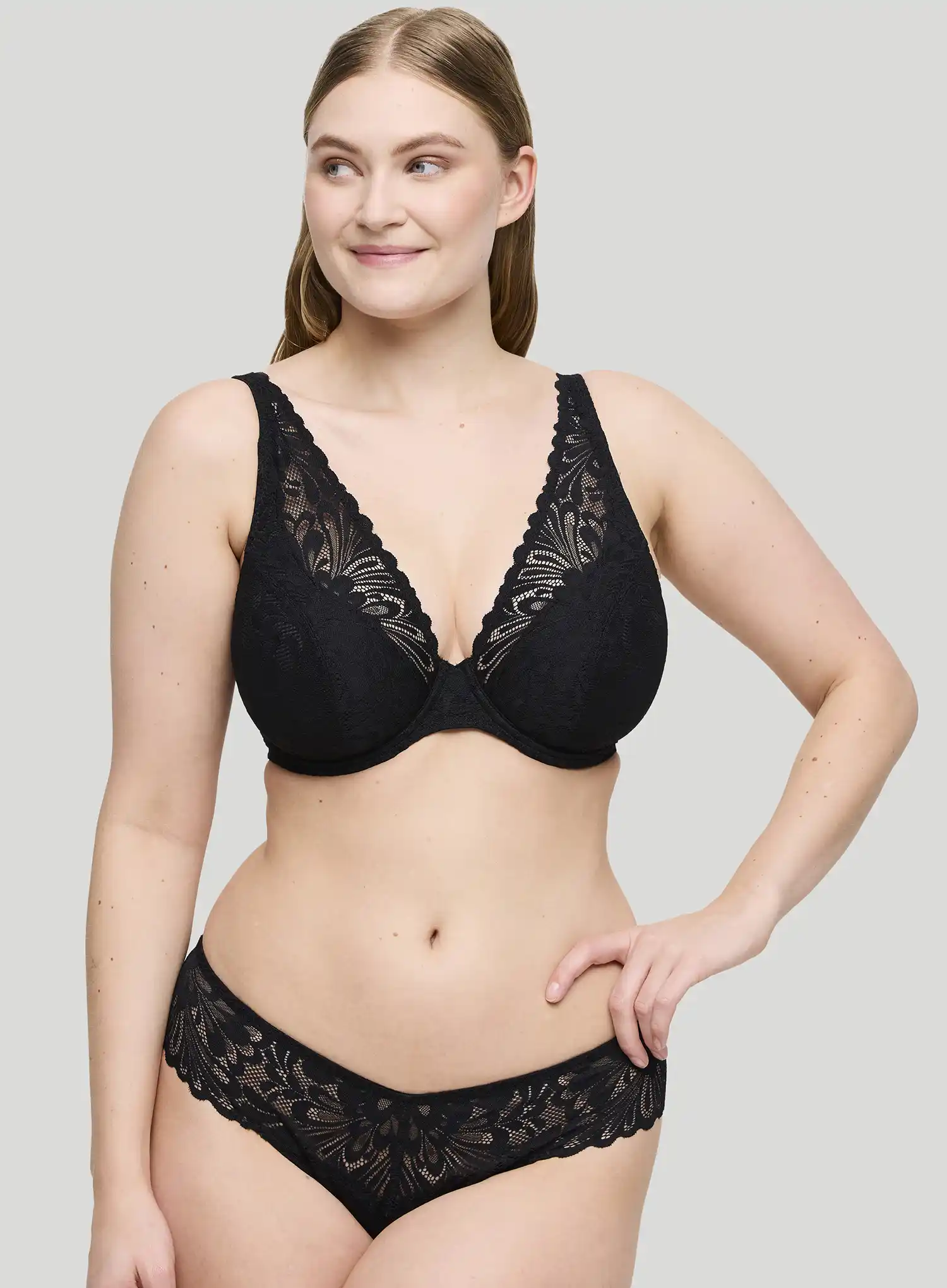 Primadonna Twist: Rupi Thong Black