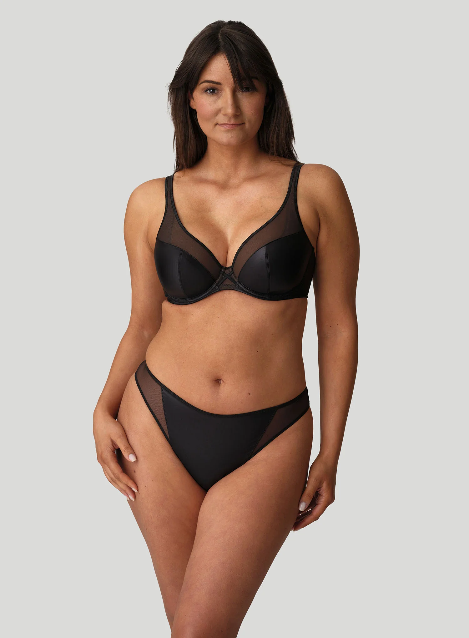 Primadonna Twist: Zipolite Thong Black
