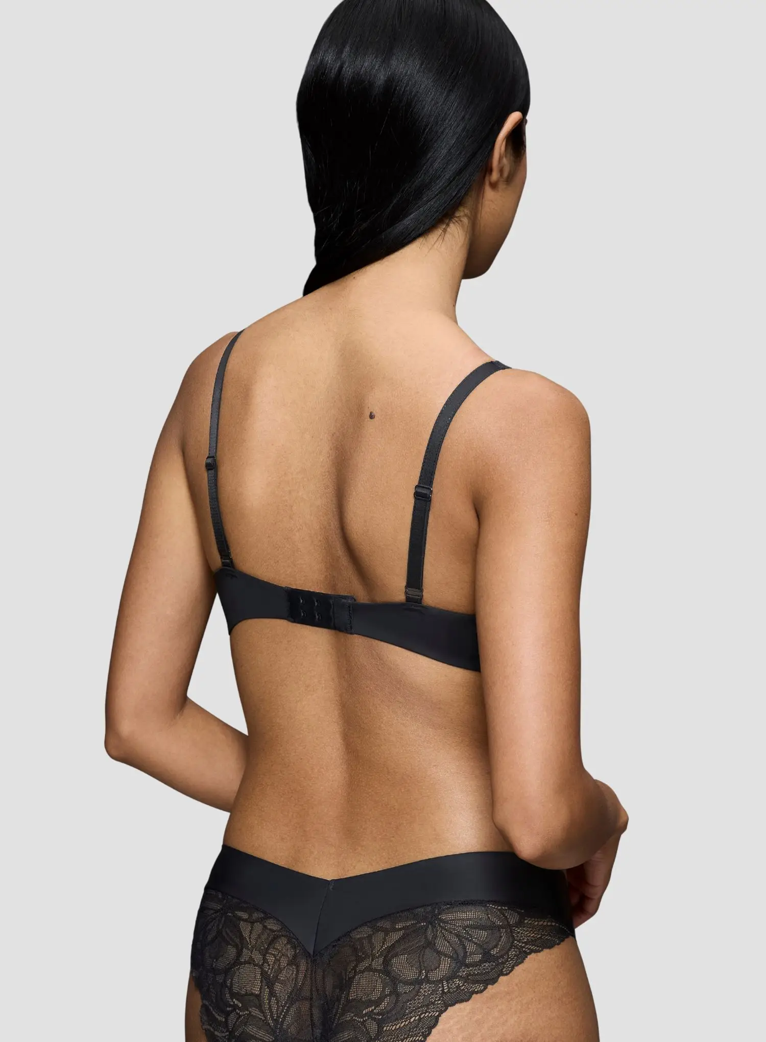 Triumph: Body Make Up Illusion Lace Padded Bra Black - Image 3