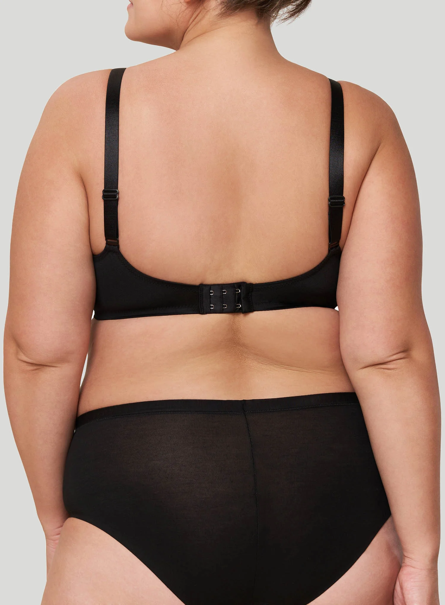 Triumph: Contouring Sensation Minimising Bra Black - Image 3