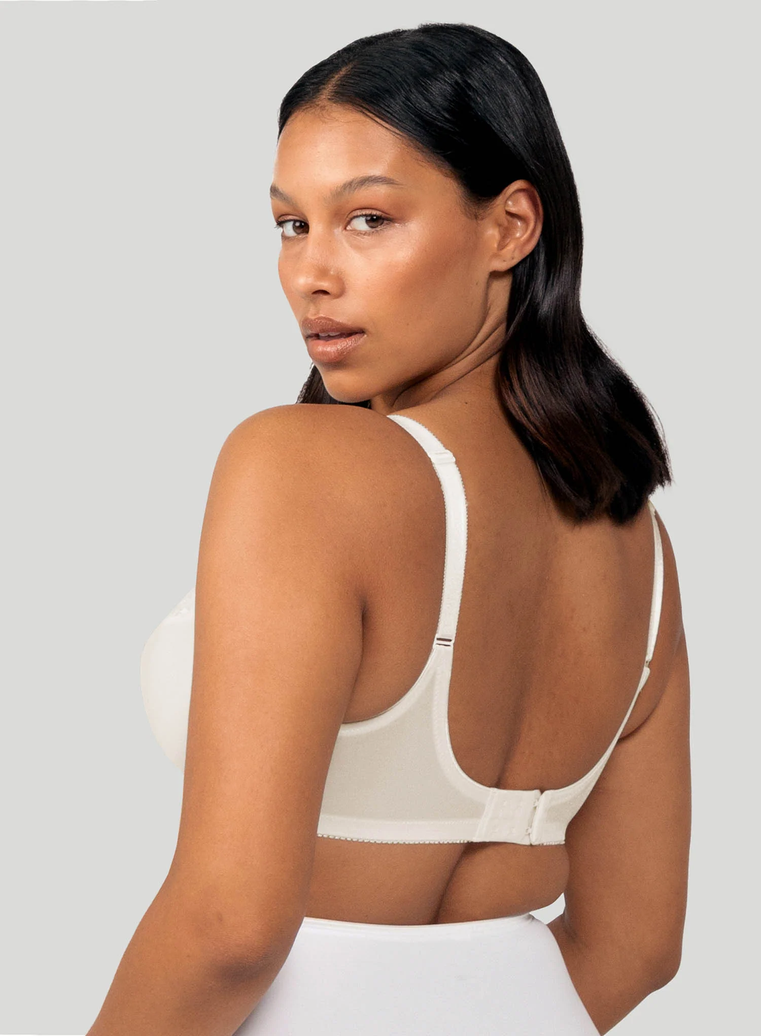 Triumph: Embroidered Minimiser Underwired Bra Vanille - Image 3