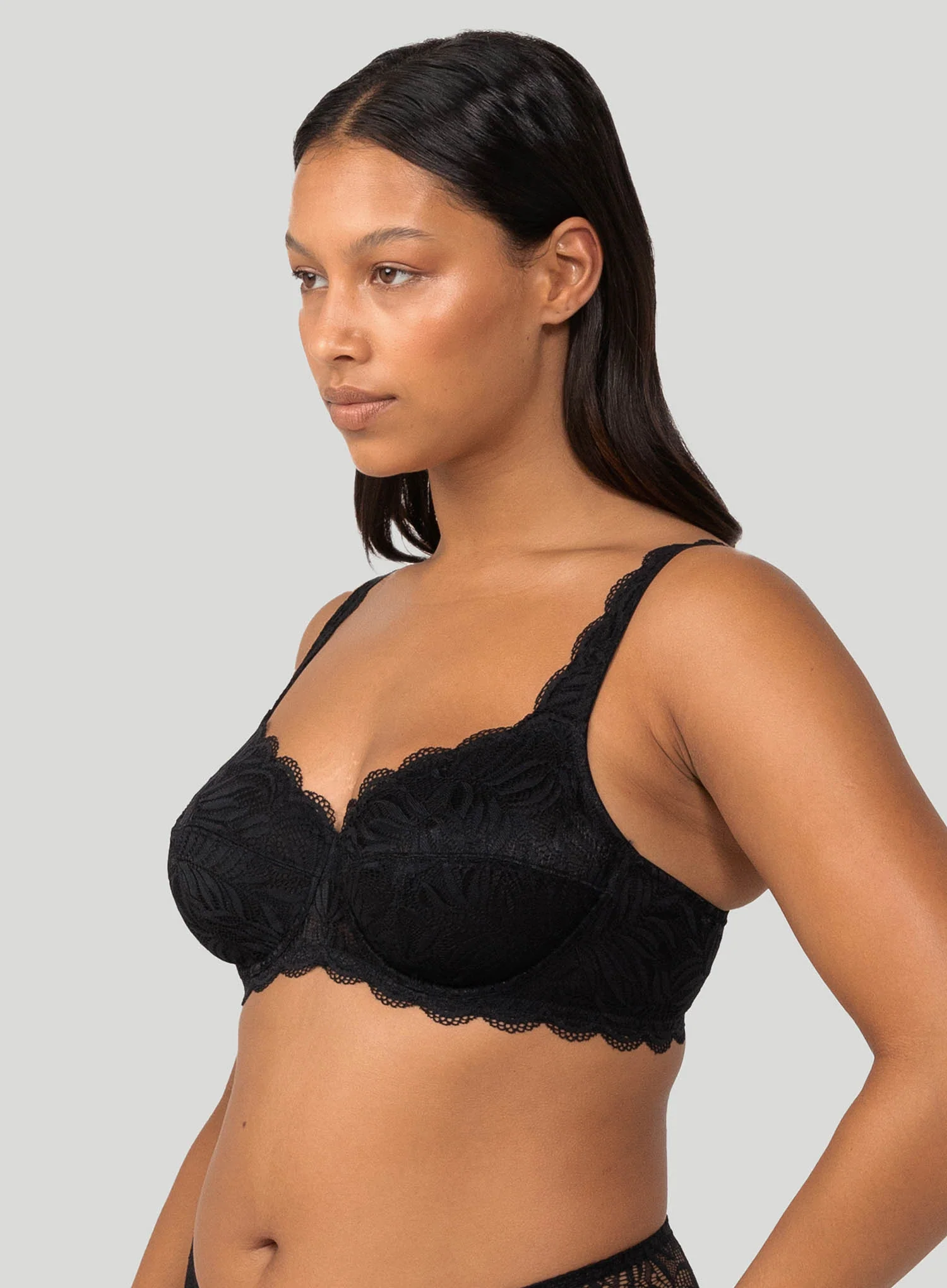 Triumph: Essential Lace Balconette Bra Black - Image 2
