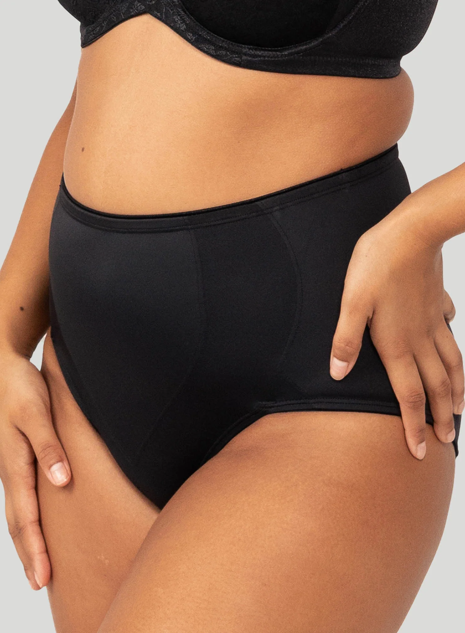 Triumph: Minimiser Hips Panty Black - Image 3