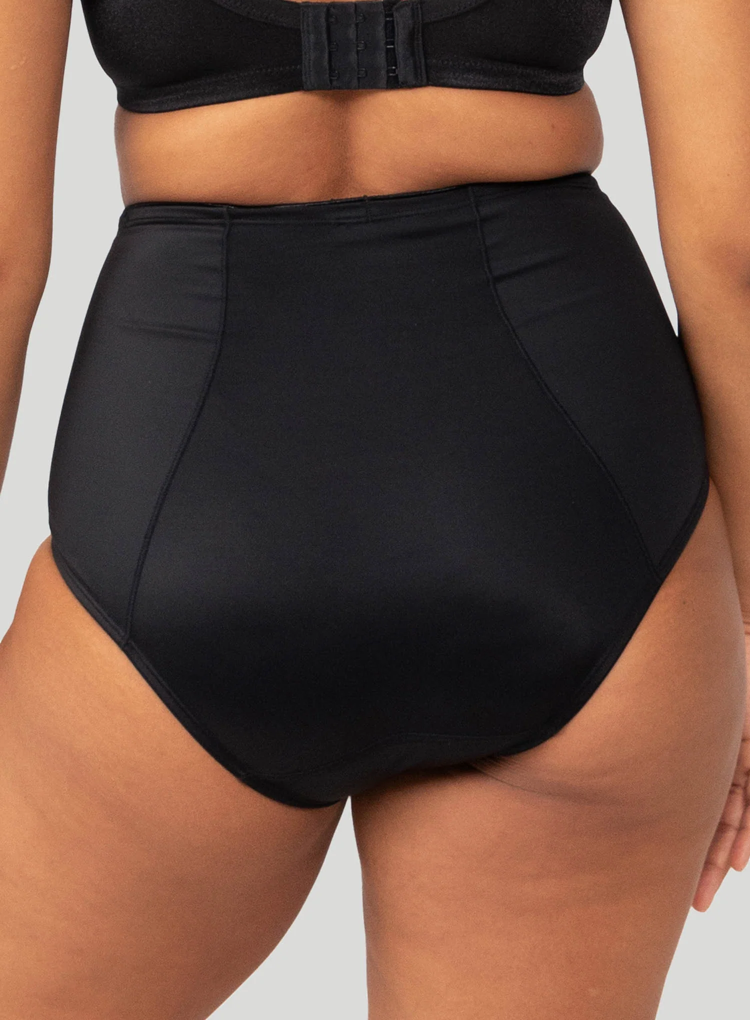 Triumph: Minimiser Hips Panty Black - Image 4
