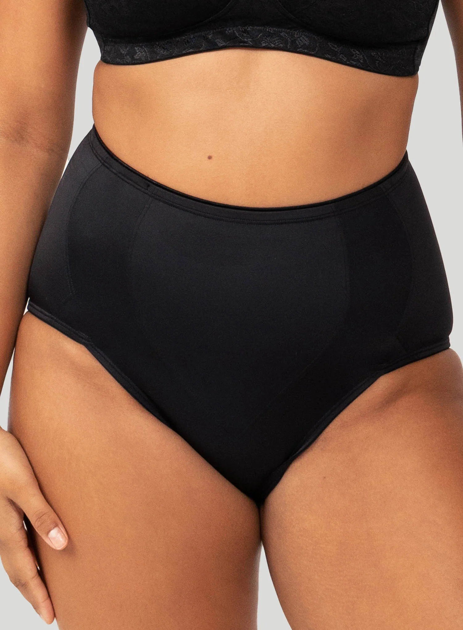 Triumph: Minimiser Hips Panty Black - Image 5