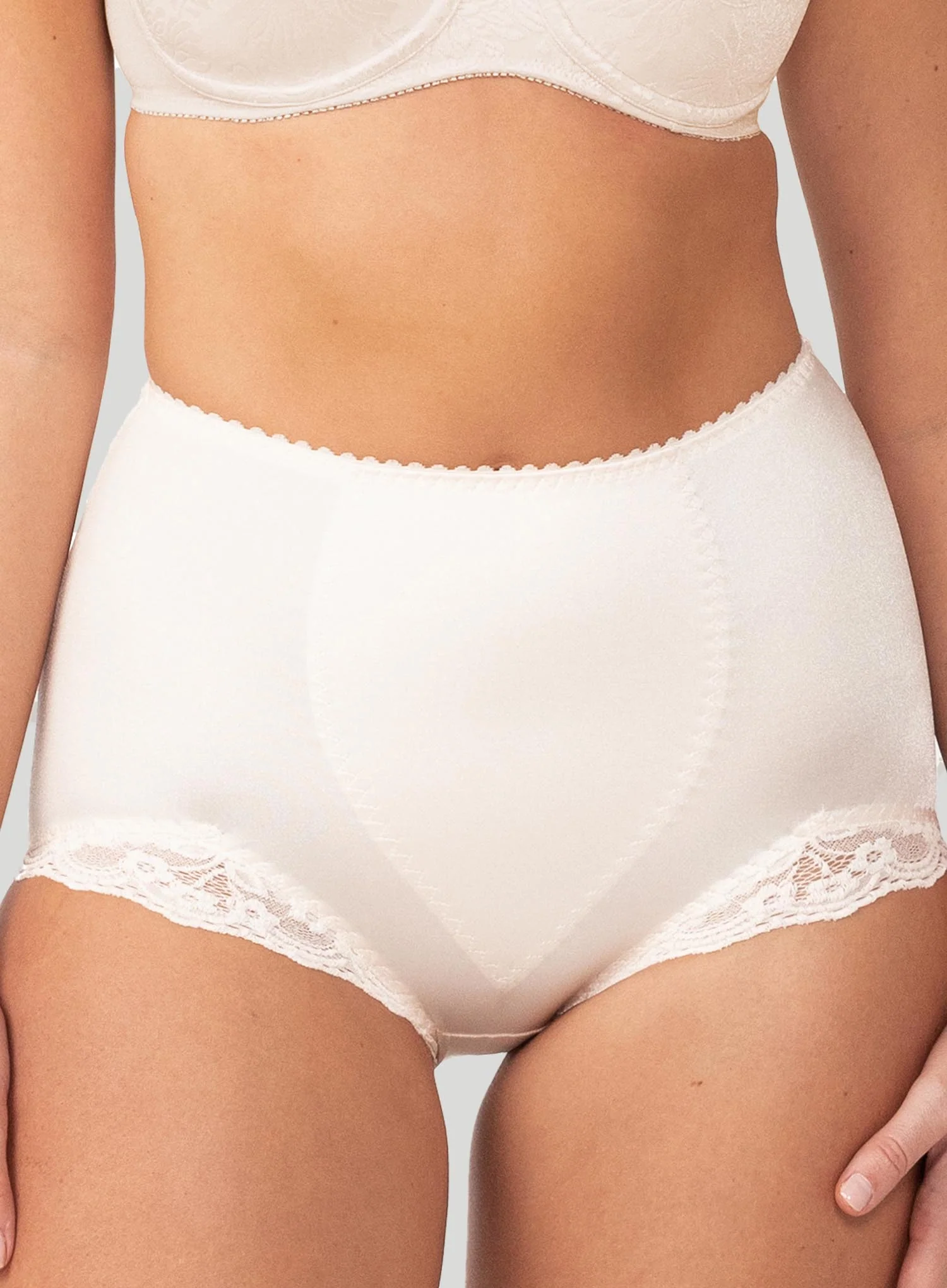 Triumph: Something Else Tum-E-Lace Panty Fresh Powder - Image 4