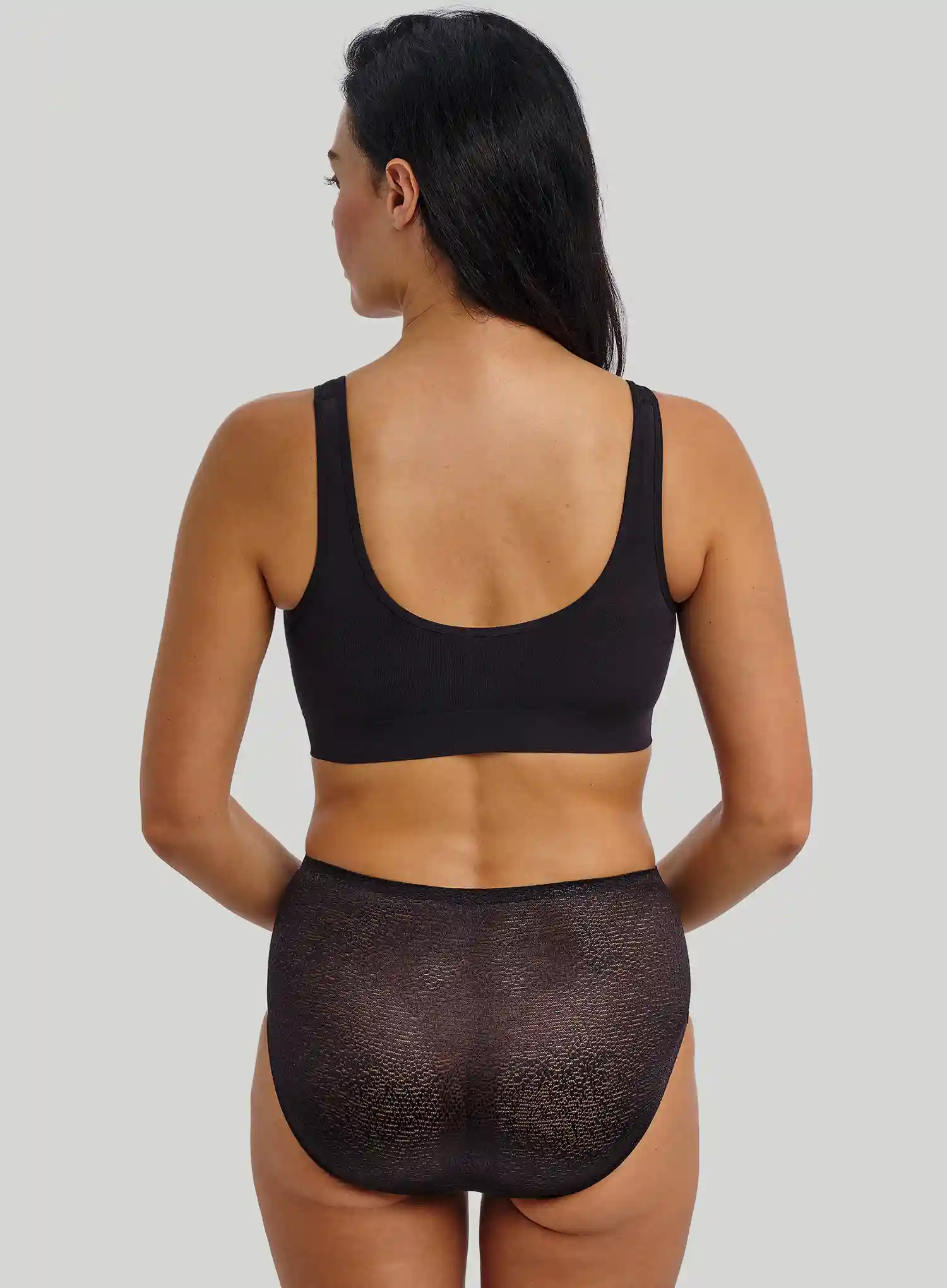 Wacoal: B Smooth Non Wired Front Opening Bralette Black - Image 3