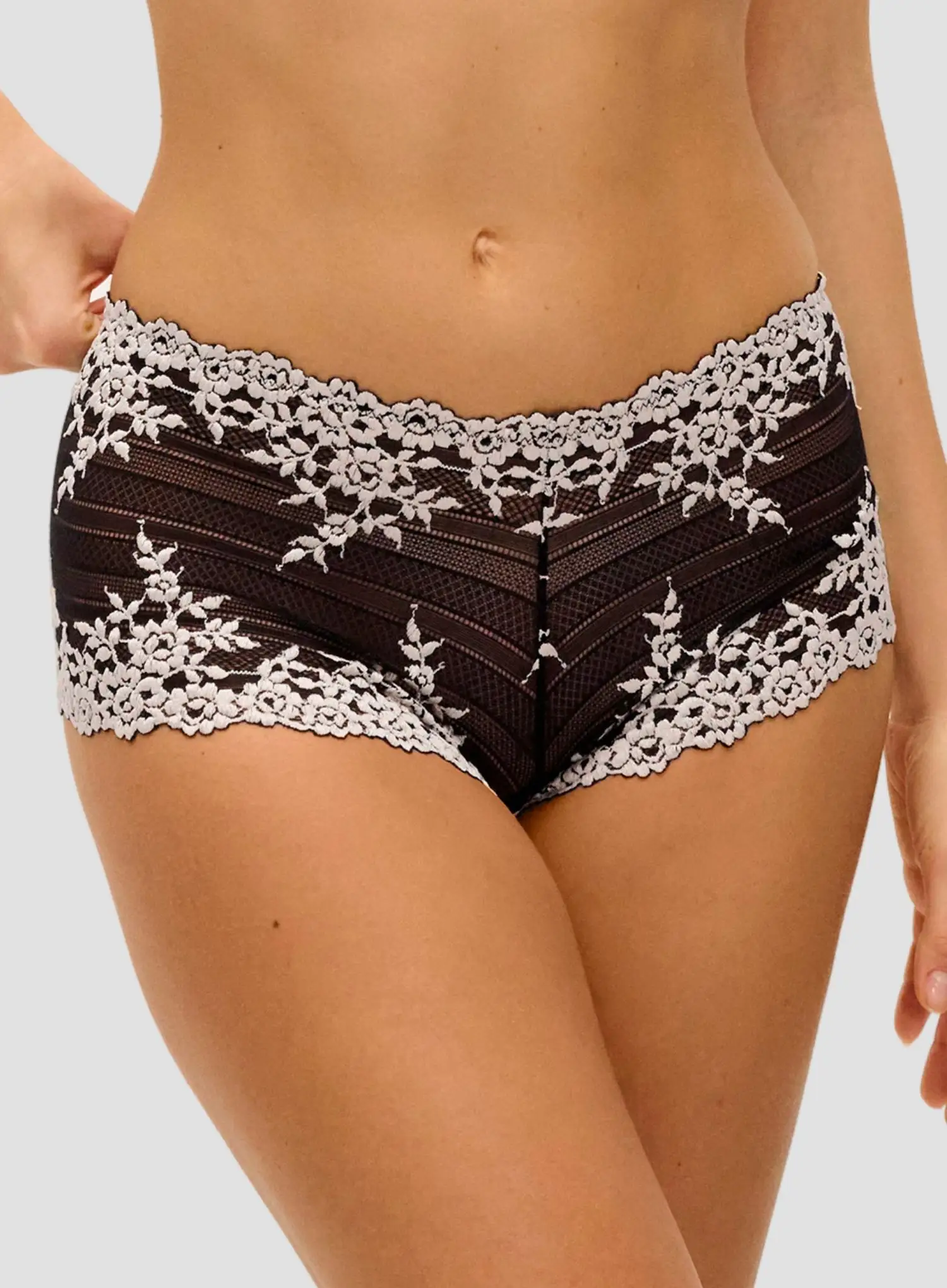 Wacoal: Embrace Lace Boy Short Black - Image 4