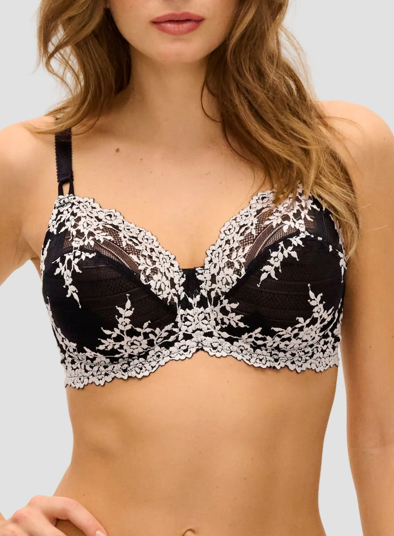 Wacoal: Embrace Lace Underwired Bra Black - Image 4